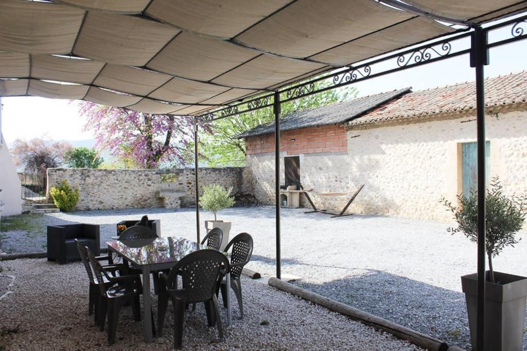 Le Gite Du Jas Vieux Montfort  Exterior photo